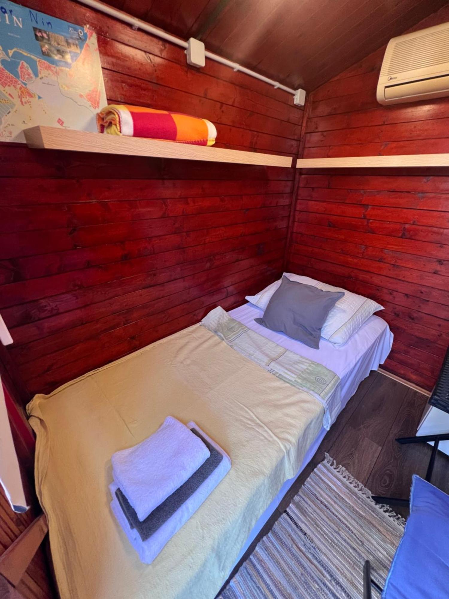 נין Apartments And Bungalows Vila Dalibor מראה חיצוני תמונה