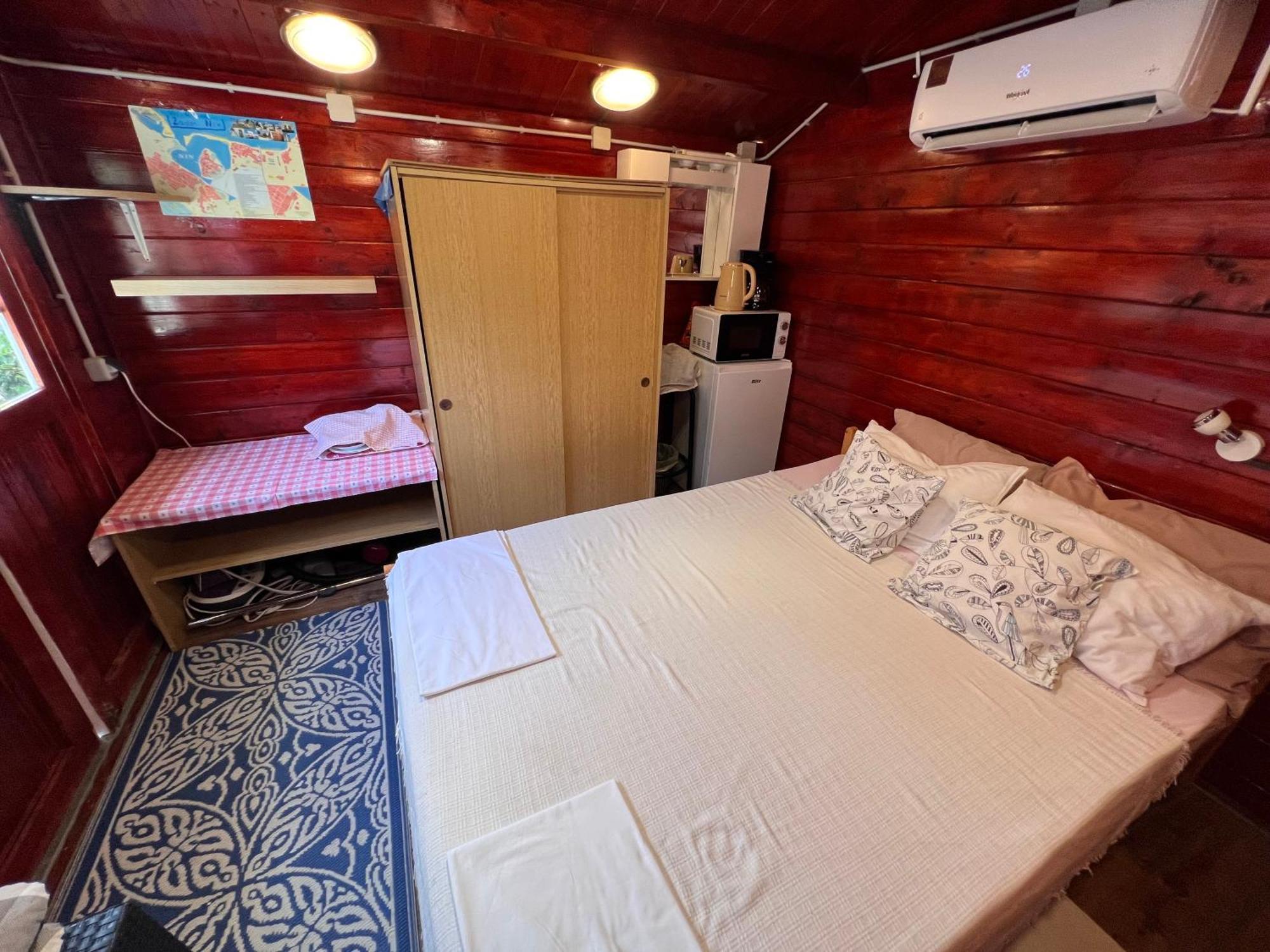 נין Apartments And Bungalows Vila Dalibor מראה חיצוני תמונה