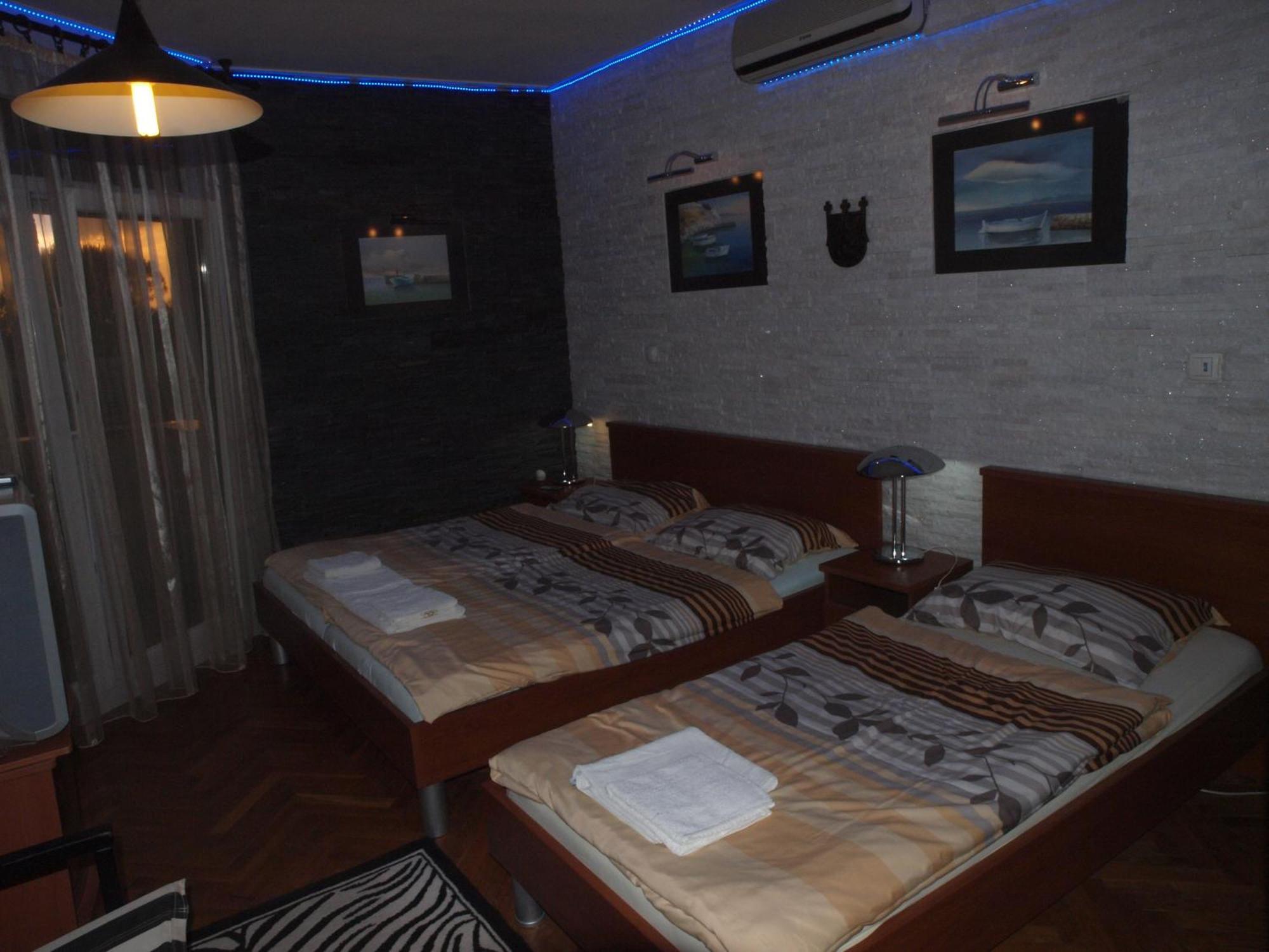 נין Apartments And Bungalows Vila Dalibor מראה חיצוני תמונה