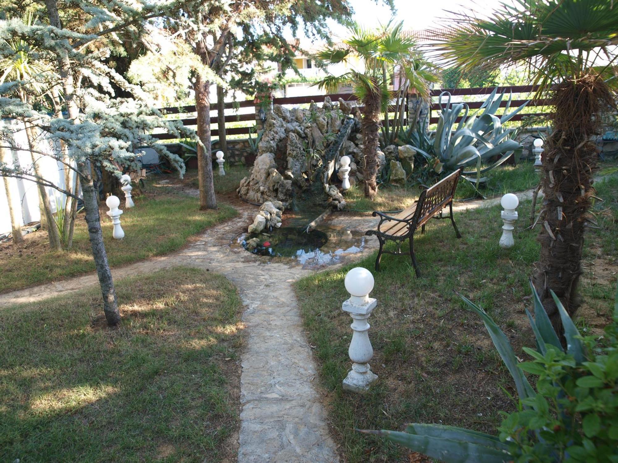נין Apartments And Bungalows Vila Dalibor מראה חיצוני תמונה