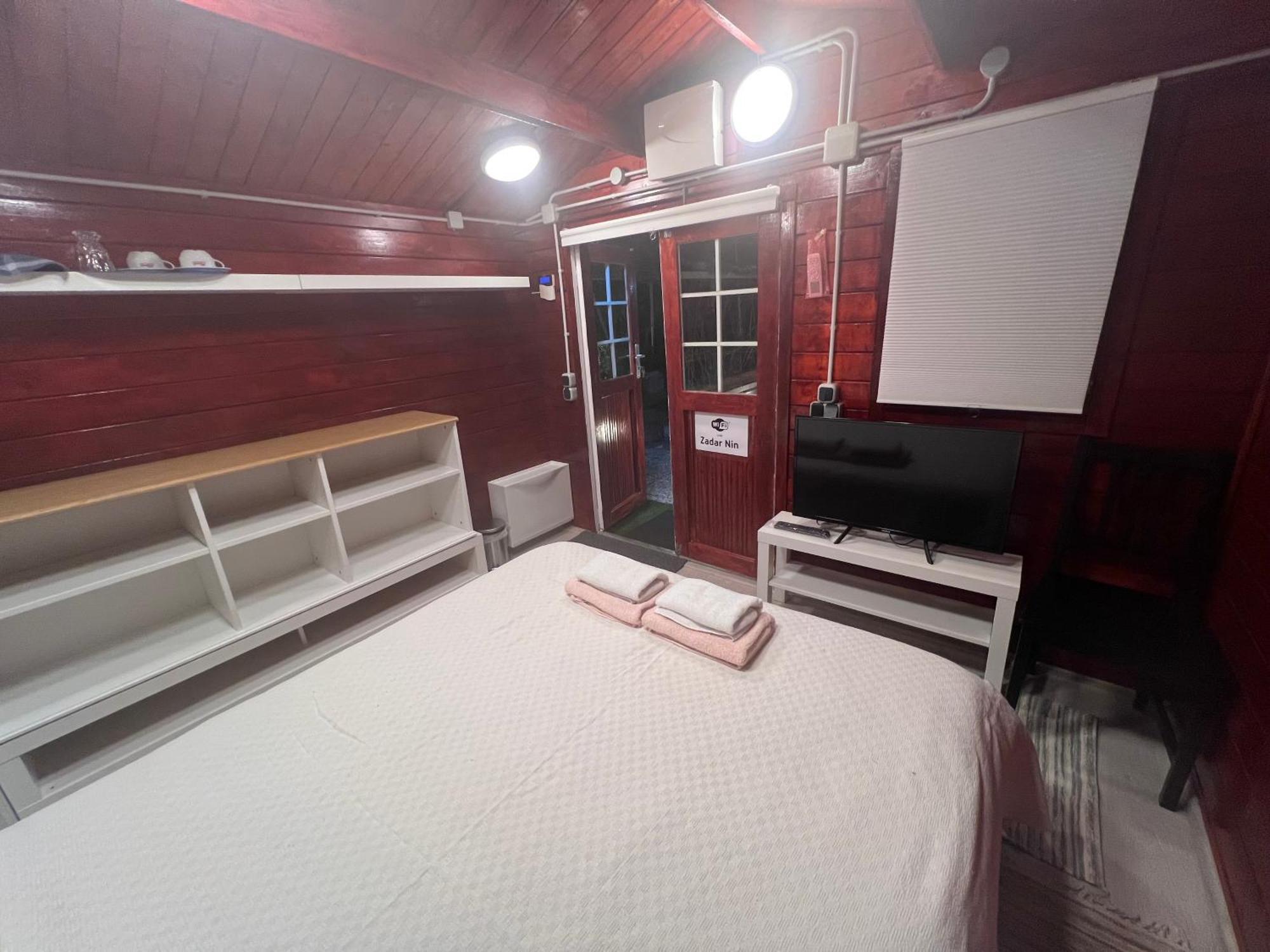 נין Apartments And Bungalows Vila Dalibor מראה חיצוני תמונה