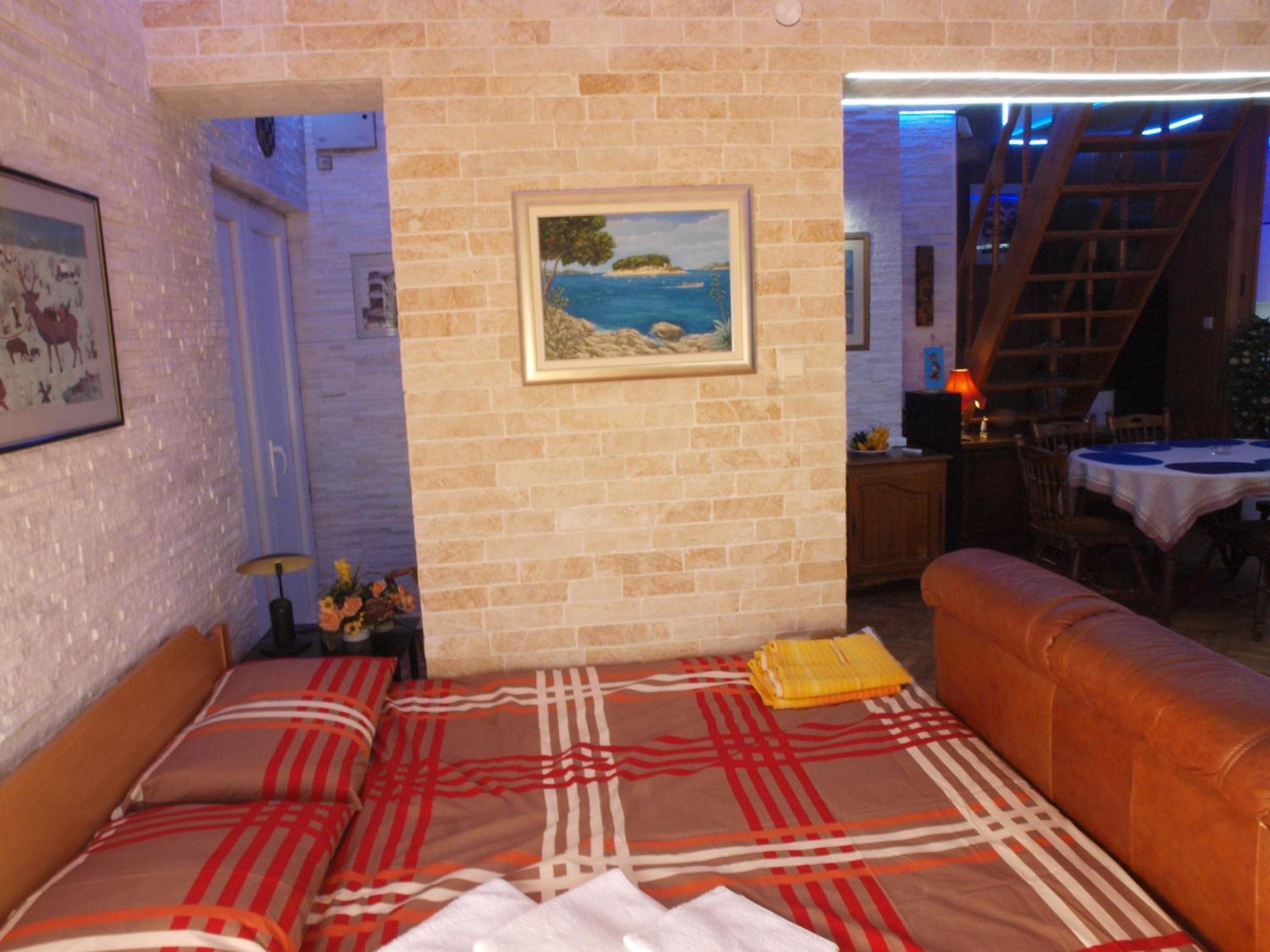 נין Apartments And Bungalows Vila Dalibor מראה חיצוני תמונה